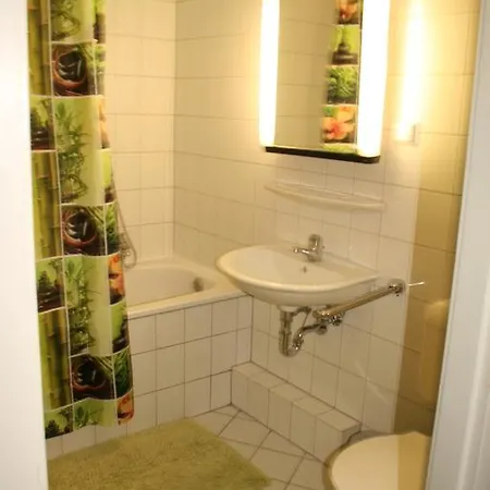 Uptown Apartment *